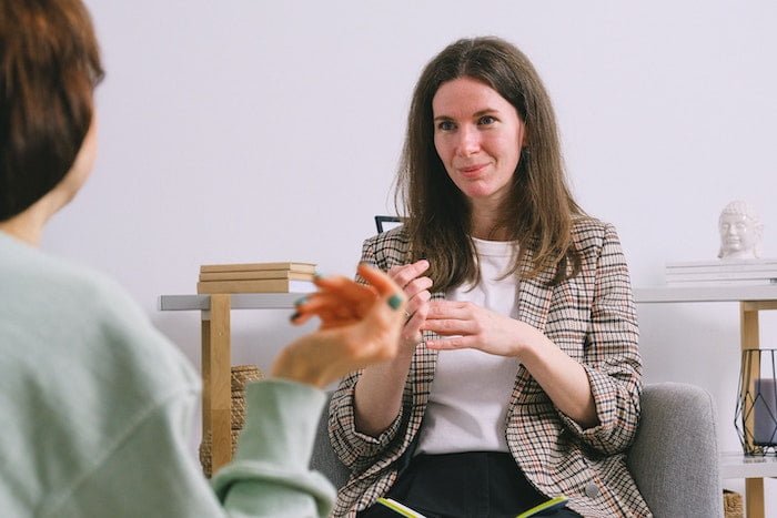 Therapist listening to a patient during individual therapy at a drug and alcohol rehab in Edinburgh