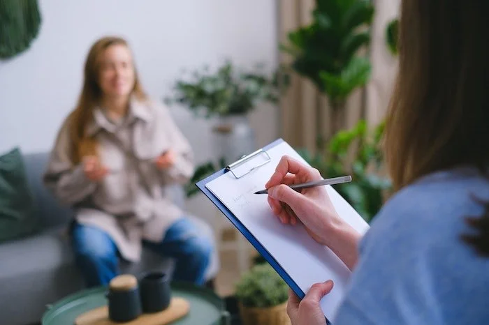 Therapist taking notes with a patient at a drug and alcohol rehab in Hertfordshire