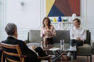 Two people sitting on a sofa in a therapy session at drug and alcohol rehab in Bedfordshire