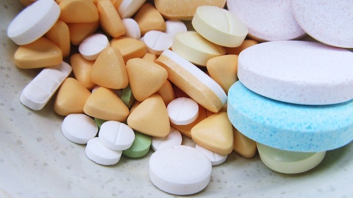 Coloured pills
