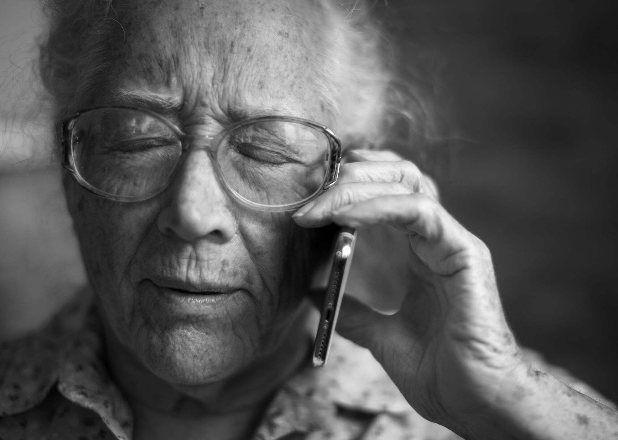 Black and white photo of a person showing the signs of alcoholism in the elderly