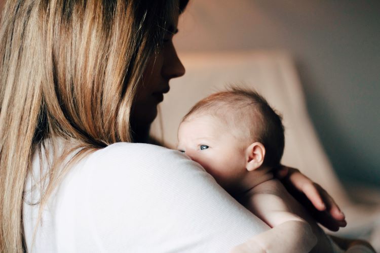 Breastfeeding woman wondering how long alcohol stays in the body